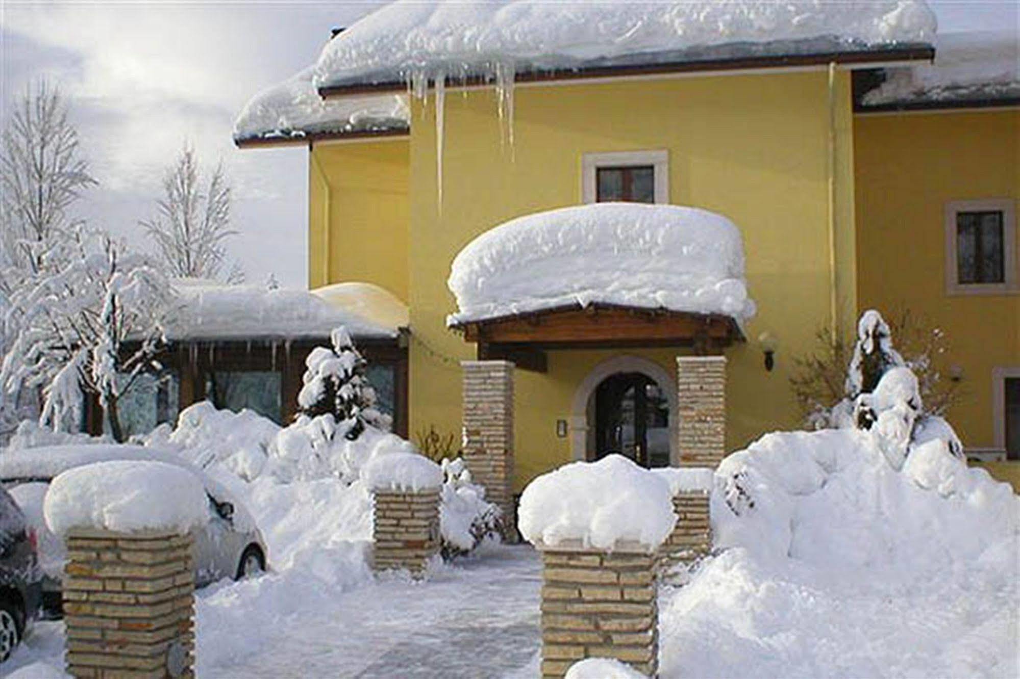 Hotel Valle Dell' Oro 페스카세롤리 외부 사진