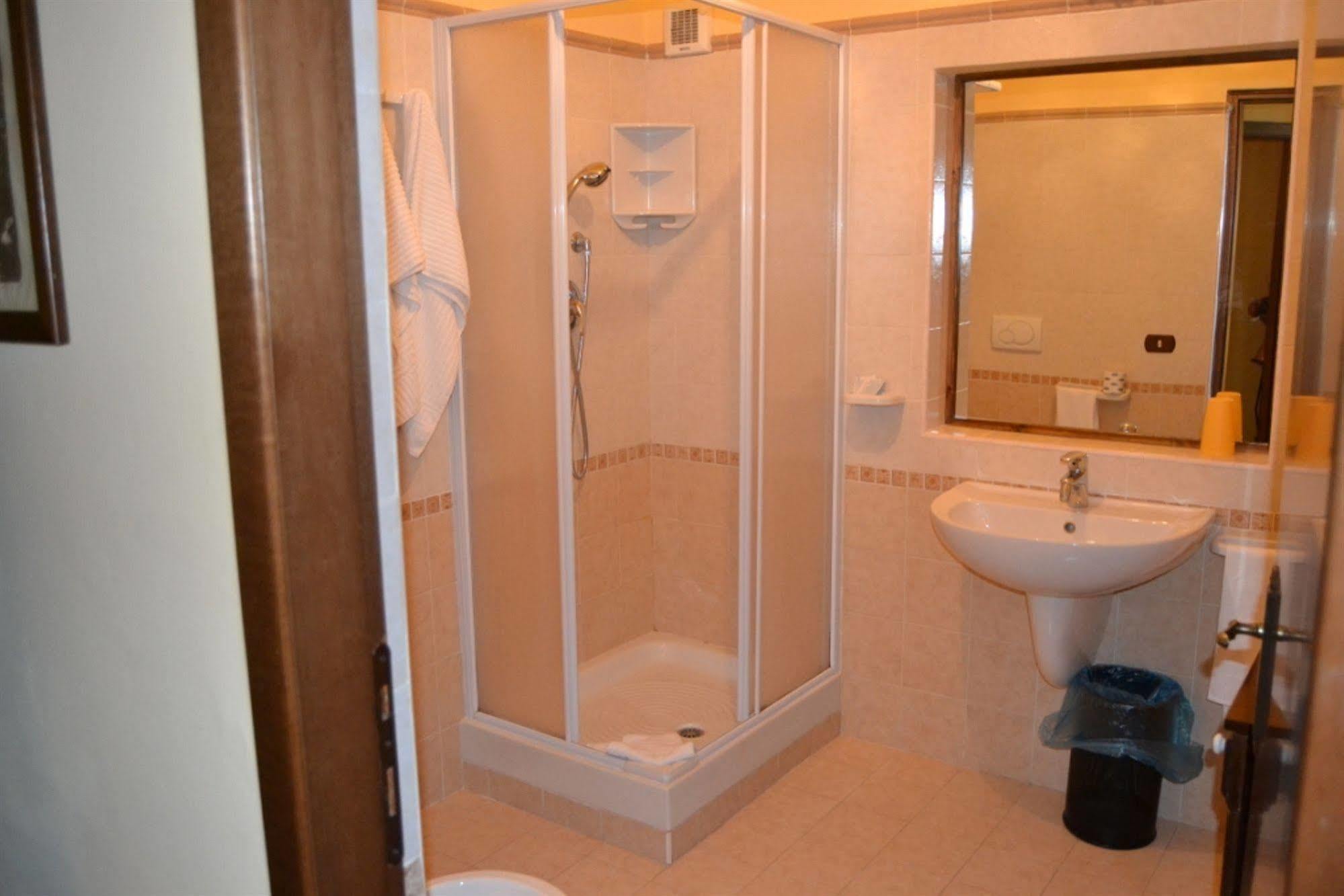 Hotel Valle Dell' Oro 페스카세롤리 외부 사진